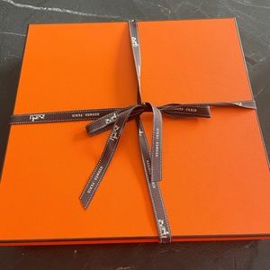 empty authentic Hermès box (es)